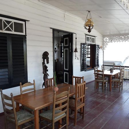 Guesthouse Un Pied-A-Terre ปารามารีโบ ภายนอก รูปภาพ