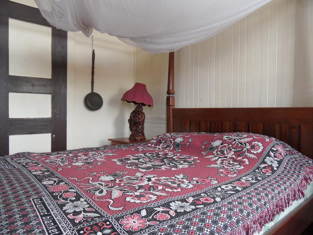 Guesthouse Un Pied-A-Terre ปารามารีโบ ห้อง รูปภาพ