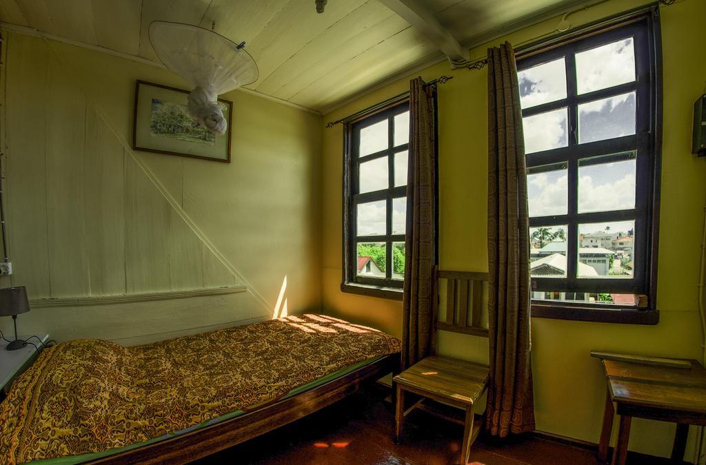 Guesthouse Un Pied-A-Terre ปารามารีโบ ภายนอก รูปภาพ