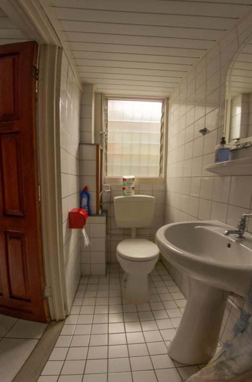 Guesthouse Un Pied-A-Terre ปารามารีโบ ภายนอก รูปภาพ