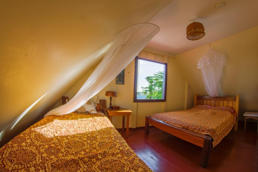 Guesthouse Un Pied-A-Terre ปารามารีโบ ภายนอก รูปภาพ