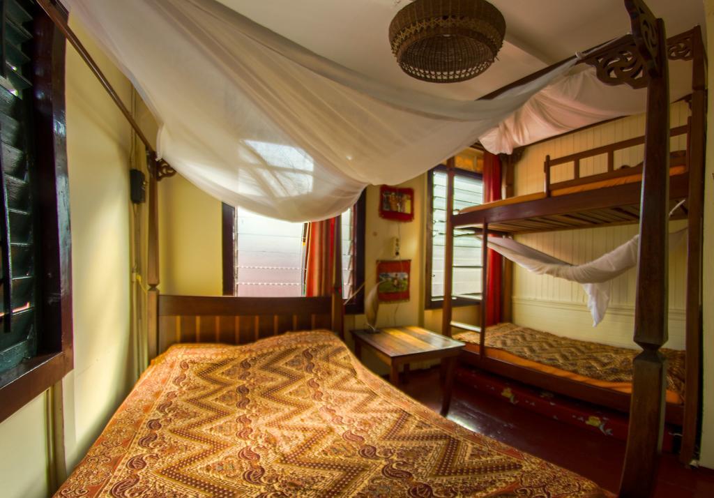 Guesthouse Un Pied-A-Terre ปารามารีโบ ภายนอก รูปภาพ