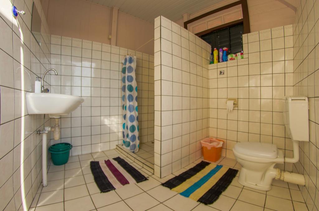 Guesthouse Un Pied-A-Terre ปารามารีโบ ภายนอก รูปภาพ