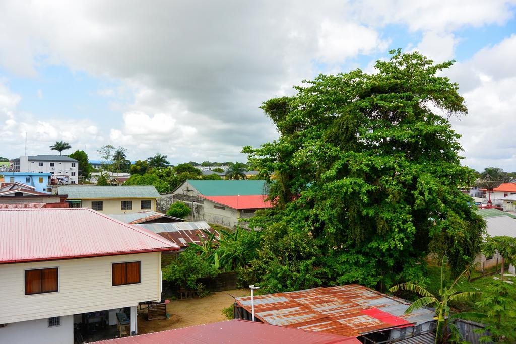 Guesthouse Un Pied-A-Terre ปารามารีโบ ภายนอก รูปภาพ