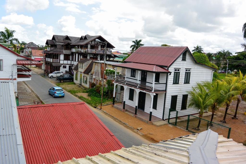Guesthouse Un Pied-A-Terre ปารามารีโบ ภายนอก รูปภาพ