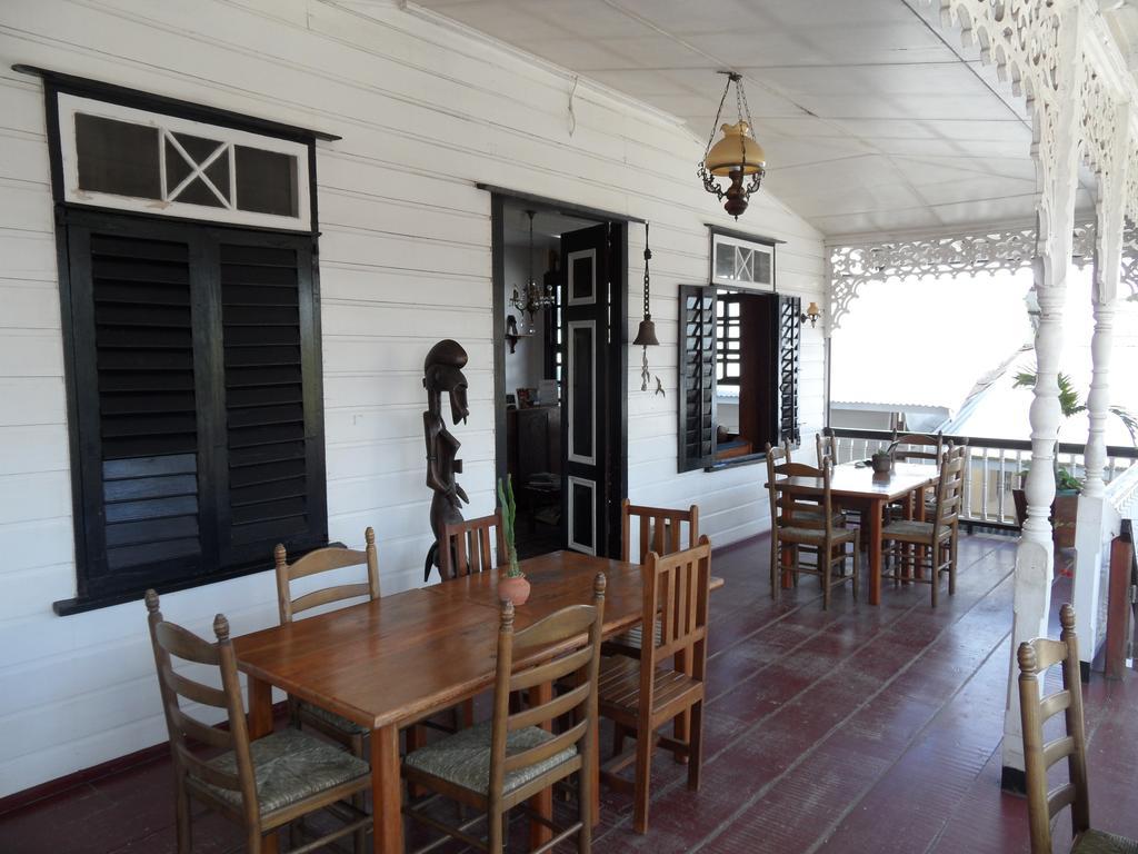 Guesthouse Un Pied-A-Terre ปารามารีโบ ภายนอก รูปภาพ