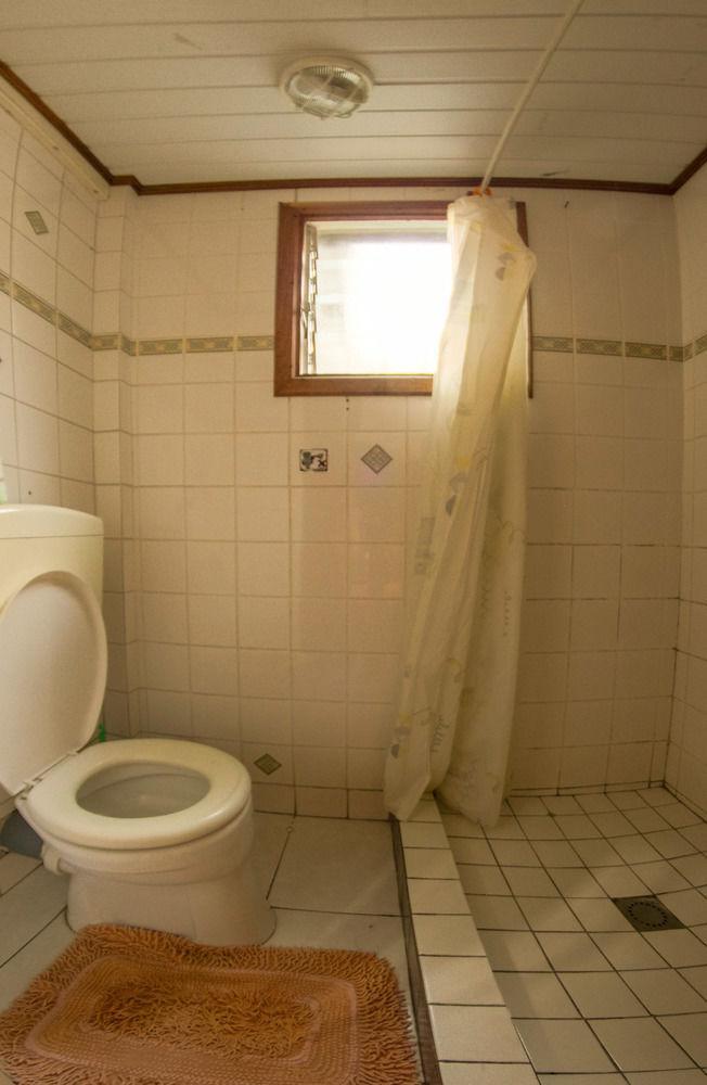 Guesthouse Un Pied-A-Terre ปารามารีโบ ภายนอก รูปภาพ